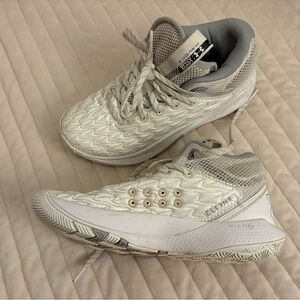 Under Armour Havoc 5 Clone Sneakers - size 6.5